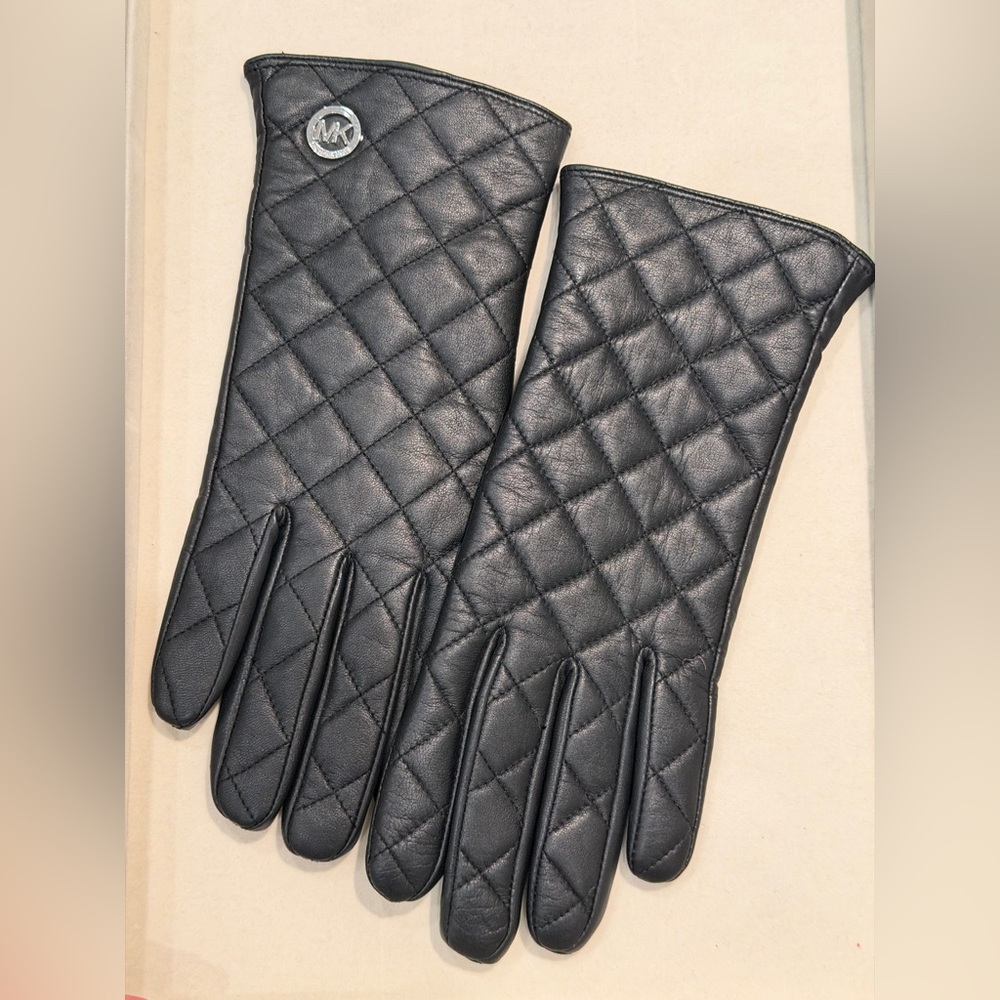 MICHAEL Michael Kors Quilted Black Leather Gloves